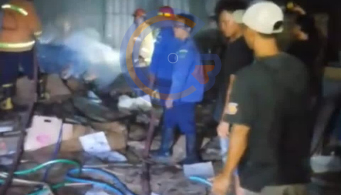 Gudang Karton Di Sidomulyo Krian Terbakar, Dua Unit Pmk Berhasil Jinakkan Api
