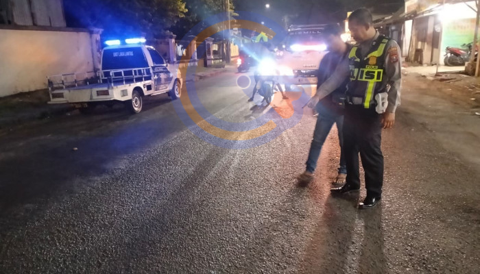 Pejalan Kaki Tertabrak Truk Di Depan Sd Bhayangkari Porong, Pns Asal Pasuruan Alami Luka Serius