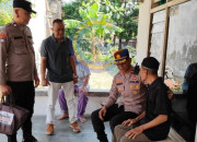 Kapolsek Taman Pimpin Jumat Berkah, Warga Pertapan Maduretno Terima Sembako