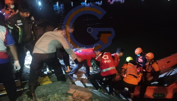 Diduga Hilang Kendali, Pemotor Tercebur Ke Sungai Brantas Rolak 9 Tarik Ditemukan Tim Gabungan Dini Hari