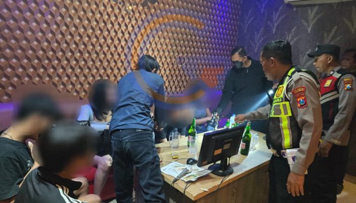 Operasi Miras, Polsek Buduran Sita 31 Botol Dari Tempat Karaoke