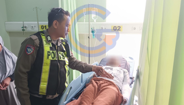 Laka Lantas Di Jalan Raya Ponokawan Krian, Pemotor Alami Patah Tulang Dan Cedera Otak Ringan
