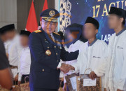 Dua Narapidana Bebas, Lapas Kelas I Surabaya Serahkan Remisi Hut Ri Untuk 1.108 Warga Binaan