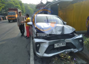 Mobil Xenia Hantam Motor dan Gerobak Penjual Pempek, Pengendara Dilarikan ke RS 8 Img 20260801 Wa0022