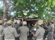Satpol PP Sidoarjo Ratakan Sisa Warung Remang dan Bilik Prostitusi di Kampung Krengseng Krian 9 Img 20260803 Wa0079