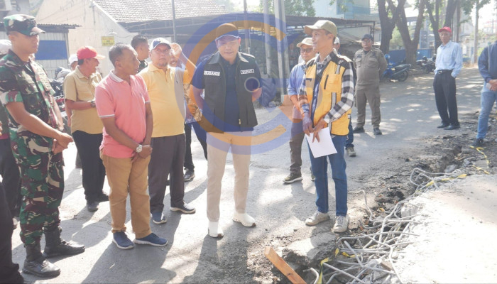 Sidak Proyek Betonisasi Jalan Krian-Rph Kemangsen, Subandi Soroti Deviasi 1,5 Persen