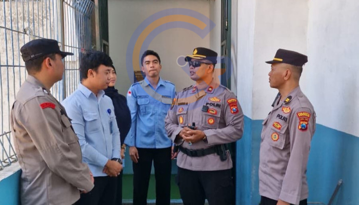 Kapolsek Buduran Monitoring Sppg, Pastikan Keamanan Pangan Mbg Pasca Kejadian Ratusan Santri Keracunan Di Tanggulangin