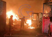 Bekas Gudang Plastik dan Material Kayu di Desa Gilang Taman Terbakar 9 20260904 143957 1