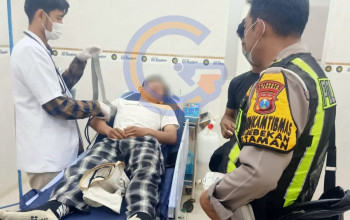 Kecelakaan Depan Toko Roti Moxx Wonocolo Taman, Seorang Remaja Dilarikan Ke Rs