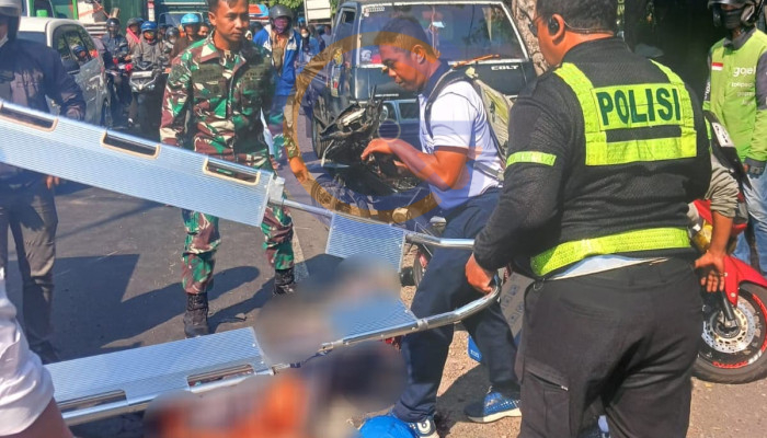 Dua Orang Terluka, Honda Supra Tabrak Pick Up Di Depan Perum Wisma Trosobo