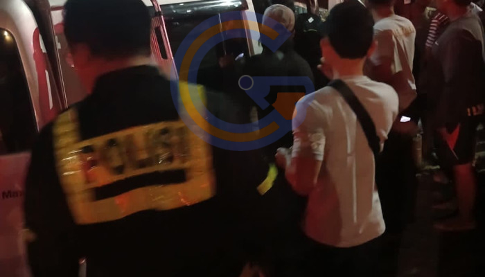 Diduga Mengantuk, Grand Max Tabrak Tiang Listrik Di Jalan Raya Taman, Pengemudi Luka-Luka