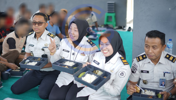 Bangun Kebersamaan, Lapas Kelas I Surabaya Makan Cadong Bersama Warga Binaan