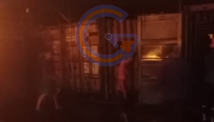 Korsleting Mesin Picu Kebakaran Pabrik Arang Briket Di Buduran, Api Berhasil Dilokalisir