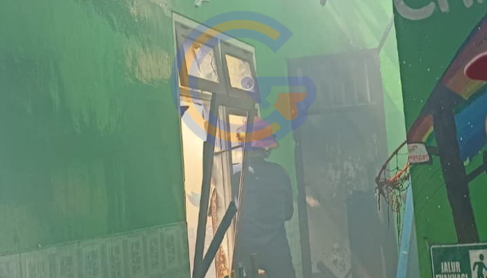 Kebakaran Dapur Rumah Warga Merembet Ke Tk Islam Chairina Di Tarik, Dua Ruang Kelas Ludes Terbakar