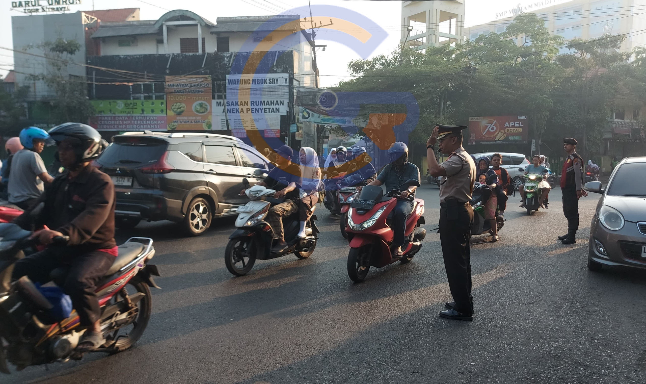 Kapolsek Taman Turun Atur Lalu Lintas, Lanjut Sosialisasi Bullying di SDN Wonocolo 2 Taman 2 20261019 084036 1 Scaled