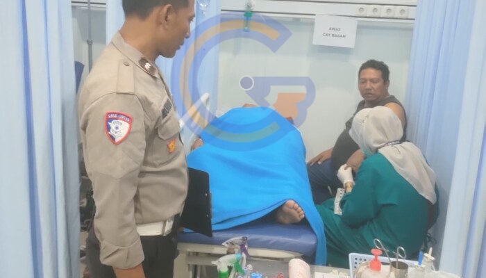Mobil Suzuki Ertiga Tabrak Tiang Telkom Di Tanggulangin, Dua Orang Luka Ringan