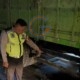 Nahas! Gagal Mendahului Truk Gandeng, Pemotor Di Sukodono Terseret 15 Meter